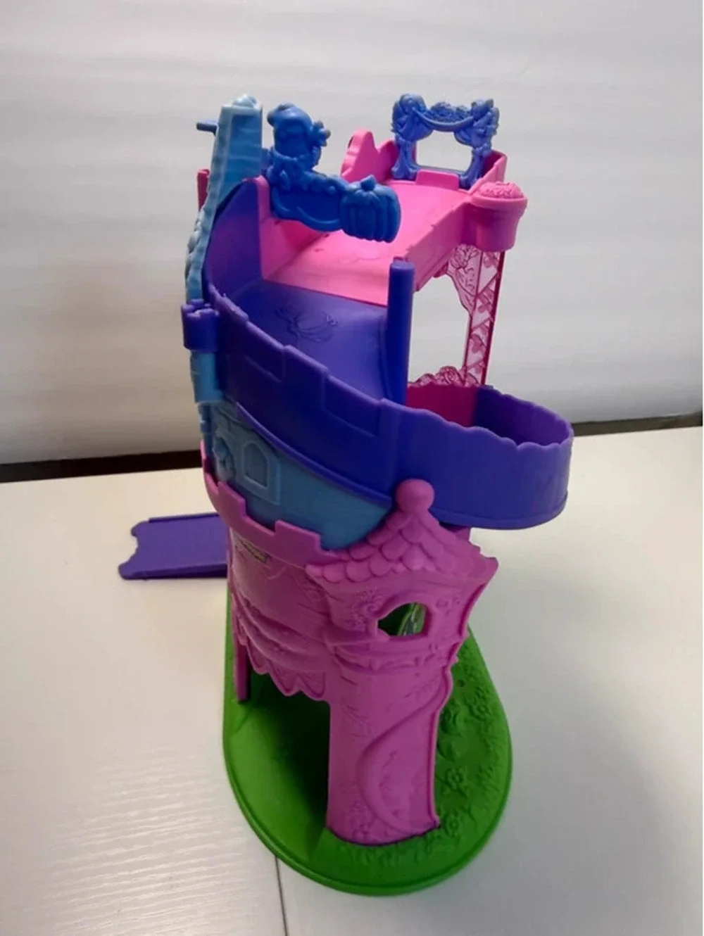 2016 Fisher Price Disney Princess Light & Twist Wheelies Tower